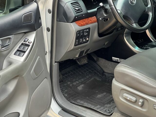 Серый Тойота Ленд Крузер Прадо 120, объемом двигателя 4 л и пробегом 240 тыс. км за 346 $, фото 3 на Automoto.ua