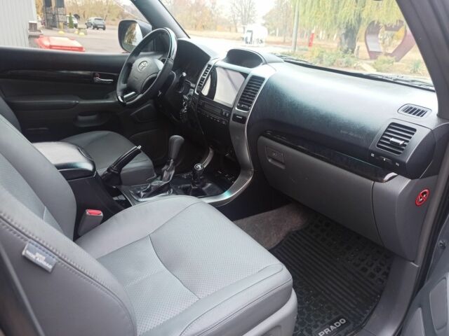 Серый Тойота Ленд Крузер Прадо 120, объемом двигателя 4 л и пробегом 280 тыс. км за 15800 $, фото 11 на Automoto.ua