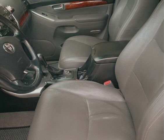 Серый Тойота Ленд Крузер Прадо 120, объемом двигателя 4 л и пробегом 256 тыс. км за 17500 $, фото 7 на Automoto.ua