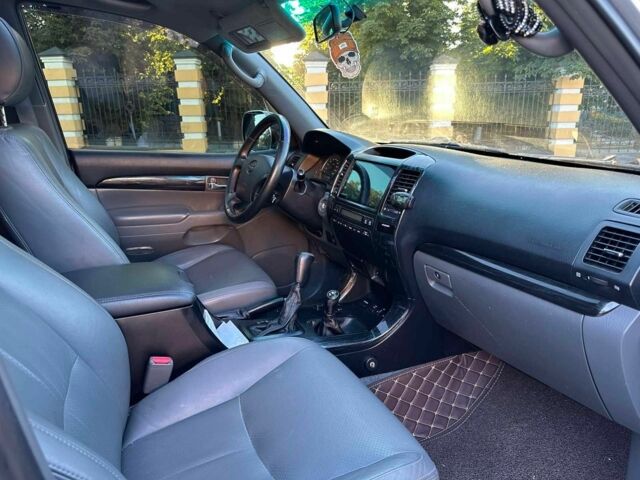 Сірий Тойота Ленд Крузер Прадо 120, об'ємом двигуна 4 л та пробігом 250 тис. км за 17500 $, фото 12 на Automoto.ua