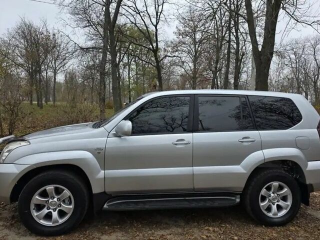 Серый Тойота Ленд Крузер Прадо 120, объемом двигателя 3 л и пробегом 256 тыс. км за 3300 $, фото 2 на Automoto.ua