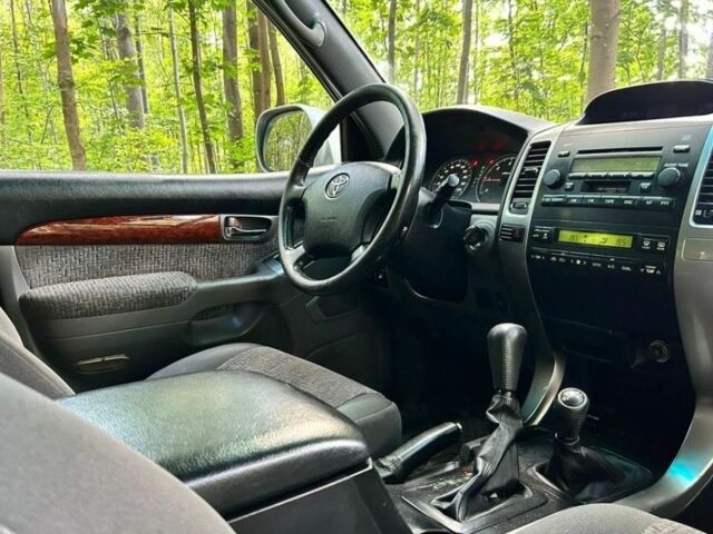 Серый Тойота Ленд Крузер Прадо 120, объемом двигателя 3 л и пробегом 244 тыс. км за 2608 $, фото 6 на Automoto.ua