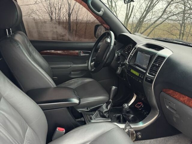 Серый Тойота Ленд Крузер Прадо 120, объемом двигателя 4 л и пробегом 193 тыс. км за 15900 $, фото 6 на Automoto.ua