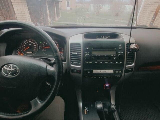 Серый Тойота Ленд Крузер Прадо 120, объемом двигателя 4 л и пробегом 256 тыс. км за 17500 $, фото 6 на Automoto.ua