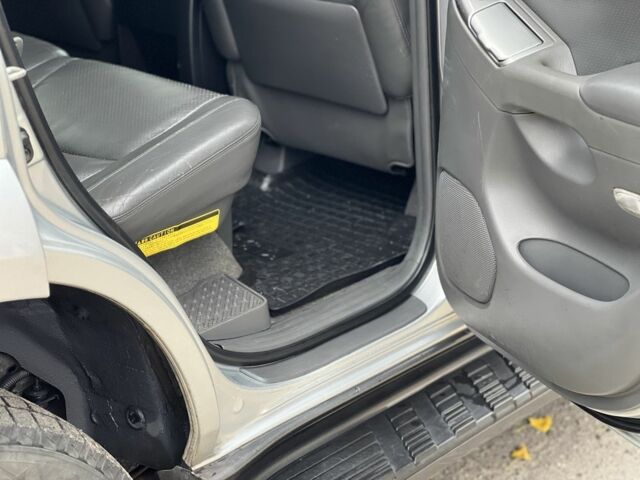 Серый Тойота Ленд Крузер Прадо 120, объемом двигателя 4 л и пробегом 240 тыс. км за 346 $, фото 7 на Automoto.ua