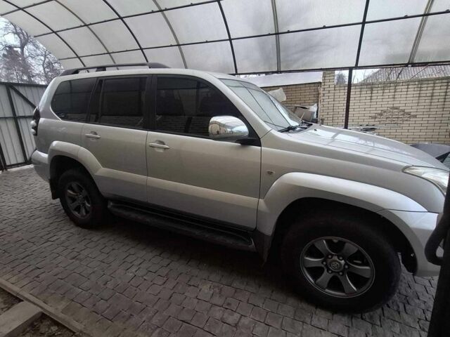 Серый Тойота Ленд Крузер Прадо 120, объемом двигателя 4 л и пробегом 256 тыс. км за 17500 $, фото 3 на Automoto.ua