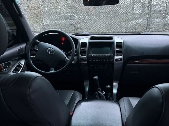 Зеленый Тойота Ленд Крузер Прадо 120, объемом двигателя 3 л и пробегом 300 тыс. км за 10600 $, фото 14 на Automoto.ua