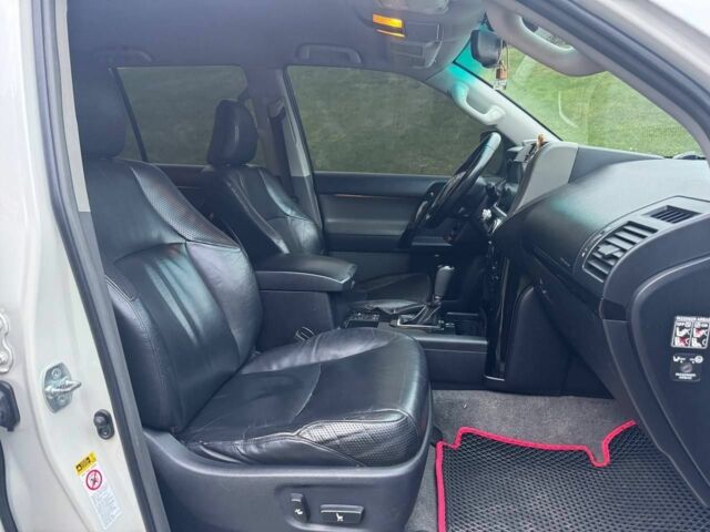 Белый Тойота Ленд Крузер Прадо 150, объемом двигателя 4 л и пробегом 237 тыс. км за 19700 $, фото 22 на Automoto.ua