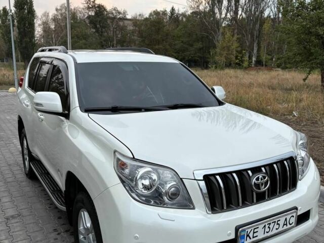 Белый Тойота Ленд Крузер Прадо 150, объемом двигателя 3 л и пробегом 250 тыс. км за 25000 $, фото 2 на Automoto.ua