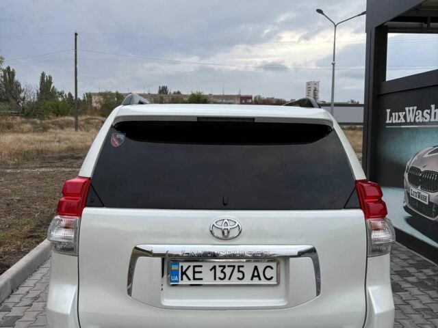 Белый Тойота Ленд Крузер Прадо 150, объемом двигателя 3 л и пробегом 250 тыс. км за 25000 $, фото 1 на Automoto.ua