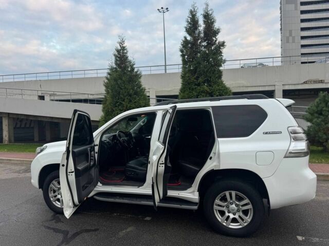 Белый Тойота Ленд Крузер Прадо 150, объемом двигателя 4 л и пробегом 237 тыс. км за 19700 $, фото 10 на Automoto.ua