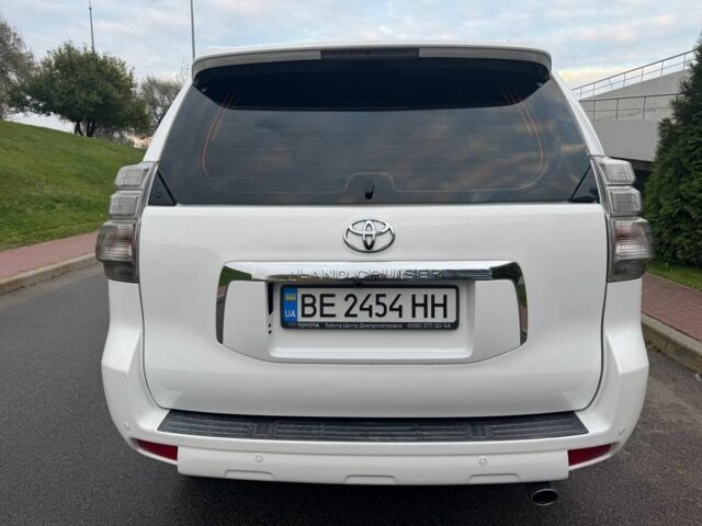 Белый Тойота Ленд Крузер Прадо 150, объемом двигателя 4 л и пробегом 237 тыс. км за 19700 $, фото 9 на Automoto.ua