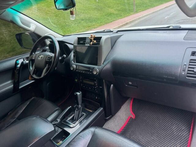 Белый Тойота Ленд Крузер Прадо 150, объемом двигателя 4 л и пробегом 237 тыс. км за 19700 $, фото 16 на Automoto.ua