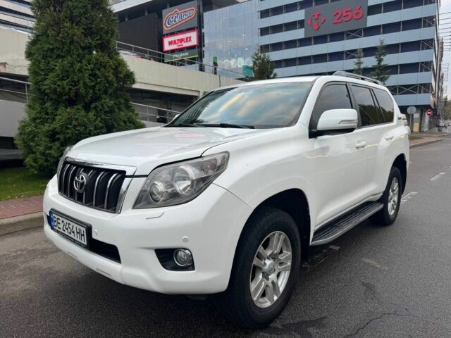 Белый Тойота Ленд Крузер Прадо 150, объемом двигателя 4 л и пробегом 237 тыс. км за 19700 $, фото 3 на Automoto.ua