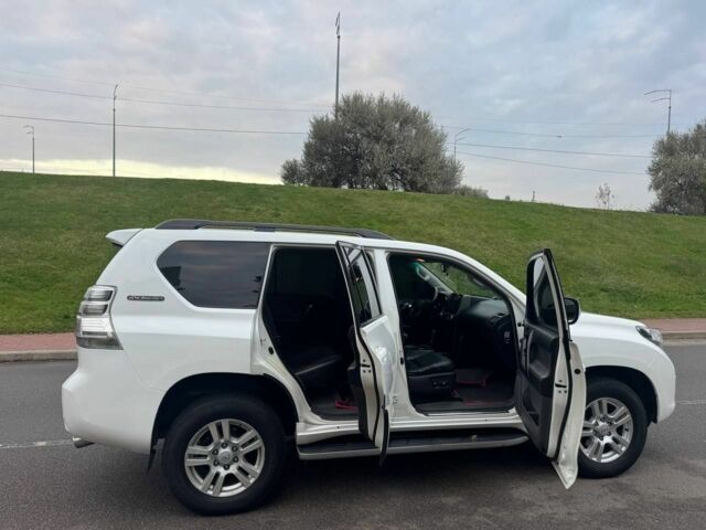 Белый Тойота Ленд Крузер Прадо 150, объемом двигателя 4 л и пробегом 237 тыс. км за 19700 $, фото 14 на Automoto.ua