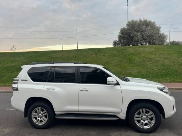 Белый Тойота Ленд Крузер Прадо 150, объемом двигателя 4 л и пробегом 237 тыс. км за 19700 $, фото 6 на Automoto.ua