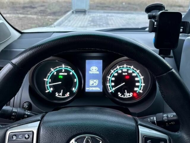 Белый Тойота Ленд Крузер Прадо 150, объемом двигателя 3 л и пробегом 250 тыс. км за 25000 $, фото 4 на Automoto.ua