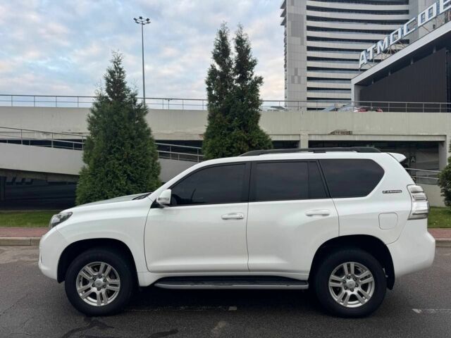 Белый Тойота Ленд Крузер Прадо 150, объемом двигателя 4 л и пробегом 237 тыс. км за 19700 $, фото 5 на Automoto.ua