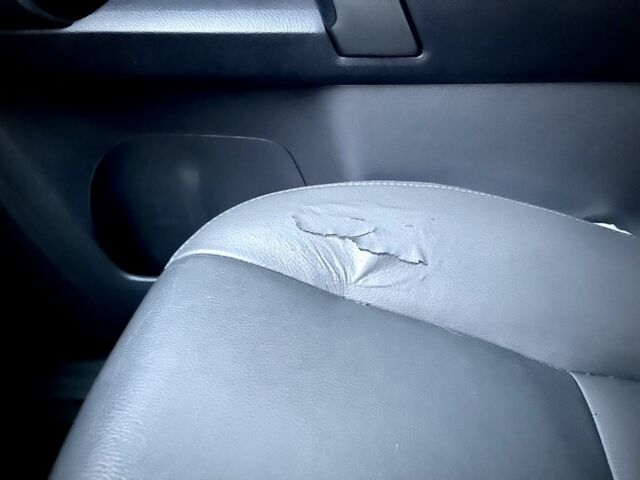 Белый Тойота Ленд Крузер Прадо 150, объемом двигателя 2.7 л и пробегом 233 тыс. км за 19000 $, фото 11 на Automoto.ua