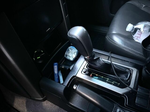 Белый Тойота Ленд Крузер Прадо 150, объемом двигателя 2.7 л и пробегом 233 тыс. км за 19000 $, фото 15 на Automoto.ua