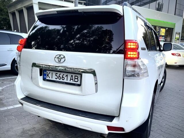 Белый Тойота Ленд Крузер Прадо 150, объемом двигателя 2.7 л и пробегом 233 тыс. км за 19000 $, фото 1 на Automoto.ua