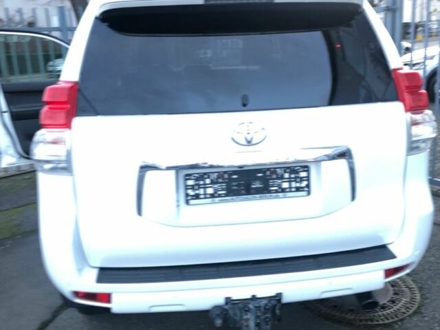 Білий Тойота Ленд Крузер Прадо 150, об'ємом двигуна 3 л та пробігом 112 тис. км за 13200 $, фото 4 на Automoto.ua