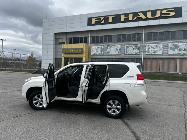 Тойота Ленд Крузер Прадо 150 2012 в Запорожье на Automoto.ua Белый Тойота Ленд Крузер Прадо 150, объемом двигателя 2.7 л и пробегом 38 тыс. км за 29000 $, фото 5 на Automoto.ua