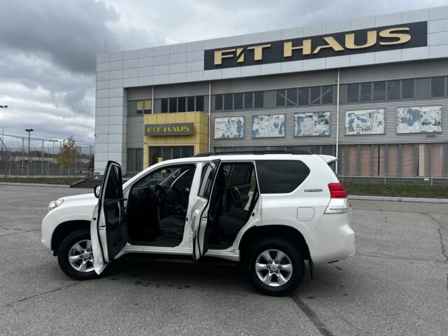 Тойота Ленд Крузер Прадо 150 2012 в Запорожье на Automoto.ua Белый Тойота Ленд Крузер Прадо 150, объемом двигателя 2.7 л и пробегом 38 тыс. км за 29000 $, фото 6 на Automoto.ua