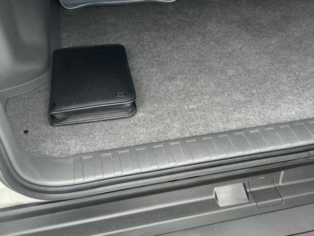 Тойота Ленд Крузер Прадо 150 2012 в Запорожье на Automoto.ua Белый Тойота Ленд Крузер Прадо 150, объемом двигателя 2.7 л и пробегом 38 тыс. км за 29000 $, фото 3 на Automoto.ua