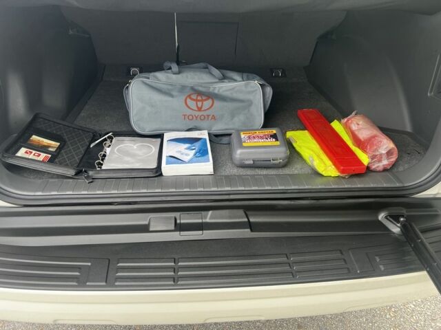 Тойота Ленд Крузер Прадо 150 2012 в Запорожье на Automoto.ua Белый Тойота Ленд Крузер Прадо 150, объемом двигателя 2.7 л и пробегом 38 тыс. км за 29000 $, фото 15 на Automoto.ua