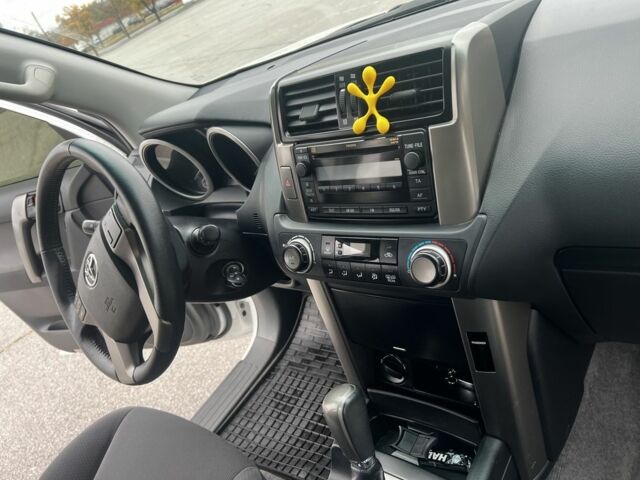 Тойота Ленд Крузер Прадо 150 2012 в Запорожье на Automoto.ua Белый Тойота Ленд Крузер Прадо 150, объемом двигателя 2.7 л и пробегом 38 тыс. км за 29000 $, фото 7 на Automoto.ua