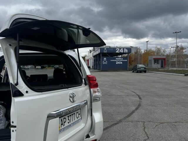 Тойота Ленд Крузер Прадо 150 2012 в Запорожье на Automoto.ua Белый Тойота Ленд Крузер Прадо 150, объемом двигателя 2.7 л и пробегом 38 тыс. км за 29000 $, фото 9 на Automoto.ua