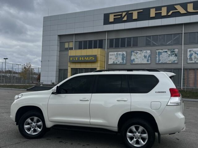Тойота Ленд Крузер Прадо 150 2012 в Запорожье на Automoto.ua Белый Тойота Ленд Крузер Прадо 150, объемом двигателя 2.7 л и пробегом 38 тыс. км за 29000 $, фото 11 на Automoto.ua