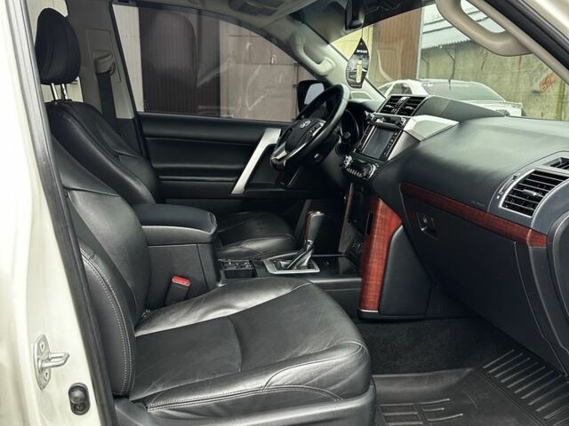 Белый Тойота Ленд Крузер Прадо 150, объемом двигателя 3 л и пробегом 148 тыс. км за 27500 $, фото 15 на Automoto.ua