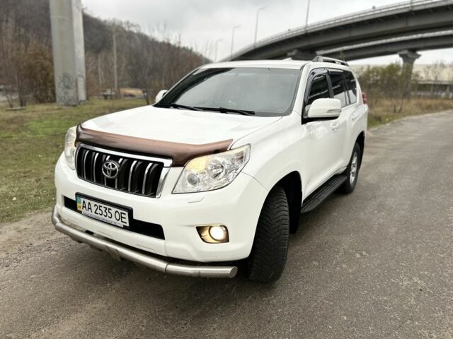 Белый Тойота Ленд Крузер Прадо 150, объемом двигателя 3 л и пробегом 205 тыс. км за 25400 $, фото 1 на Automoto.ua