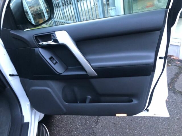 Белый Тойота Ленд Крузер Прадо 150, объемом двигателя 3 л и пробегом 121 тыс. км за 12800 $, фото 15 на Automoto.ua