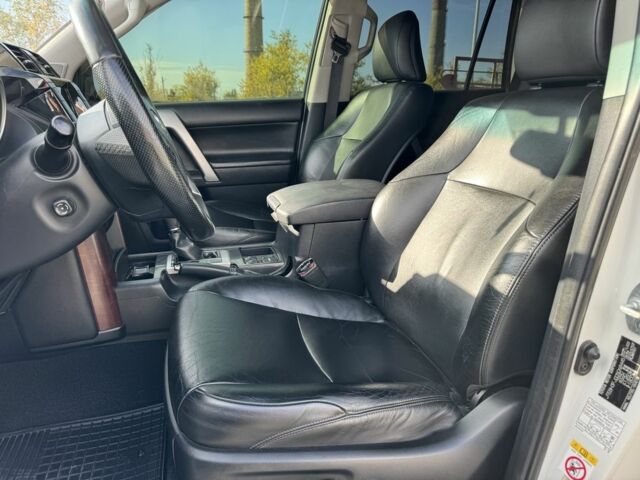 Белый Тойота Ленд Крузер Прадо 150, объемом двигателя 3 л и пробегом 257 тыс. км за 27500 $, фото 16 на Automoto.ua