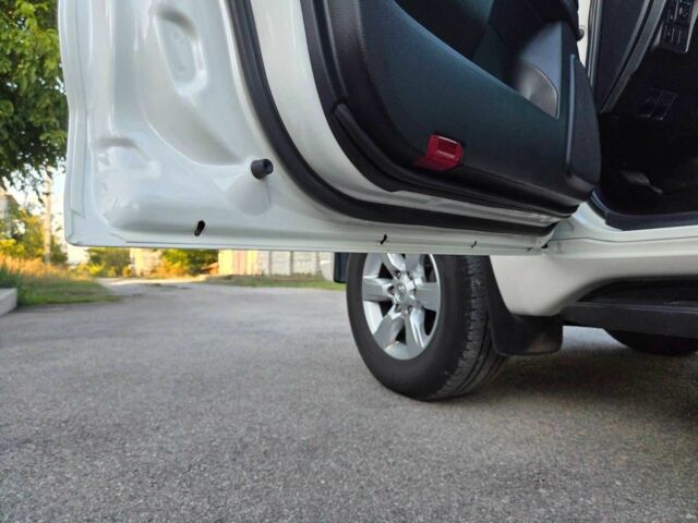 Белый Тойота Ленд Крузер Прадо 150, объемом двигателя 2.7 л и пробегом 118 тыс. км за 25500 $, фото 16 на Automoto.ua