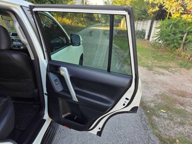 Белый Тойота Ленд Крузер Прадо 150, объемом двигателя 2.7 л и пробегом 118 тыс. км за 25500 $, фото 21 на Automoto.ua