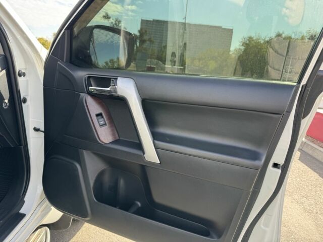 Белый Тойота Ленд Крузер Прадо 150, объемом двигателя 3 л и пробегом 257 тыс. км за 27500 $, фото 9 на Automoto.ua