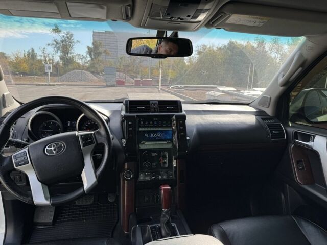 Белый Тойота Ленд Крузер Прадо 150, объемом двигателя 3 л и пробегом 257 тыс. км за 27500 $, фото 6 на Automoto.ua