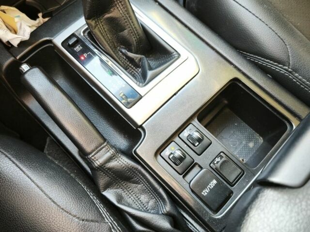 Белый Тойота Ленд Крузер Прадо 150, объемом двигателя 2.8 л и пробегом 156 тыс. км за 22000 $, фото 7 на Automoto.ua