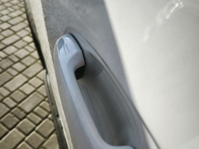 Белый Тойота Ленд Крузер Прадо 150, объемом двигателя 2.8 л и пробегом 156 тыс. км за 22000 $, фото 4 на Automoto.ua