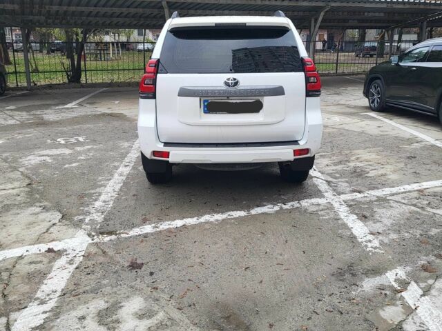 Белый Тойота Ленд Крузер Прадо 150, объемом двигателя 2.7 л и пробегом 152 тыс. км за 30500 $, фото 3 на Automoto.ua