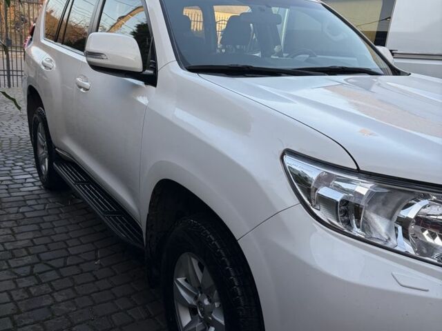 Белый Тойота Ленд Крузер Прадо 150, объемом двигателя 2.8 л и пробегом 98 тыс. км за 35333 $, фото 2 на Automoto.ua