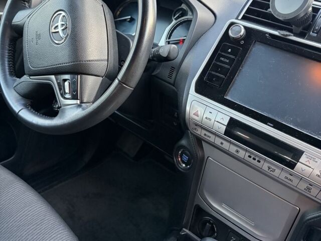 Белый Тойота Ленд Крузер Прадо 150, объемом двигателя 2.8 л и пробегом 98 тыс. км за 35333 $, фото 6 на Automoto.ua