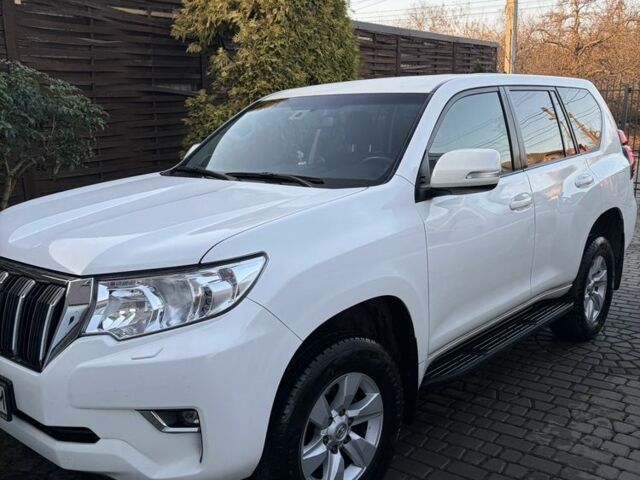 Белый Тойота Ленд Крузер Прадо 150, объемом двигателя 2.8 л и пробегом 98 тыс. км за 35333 $, фото 1 на Automoto.ua