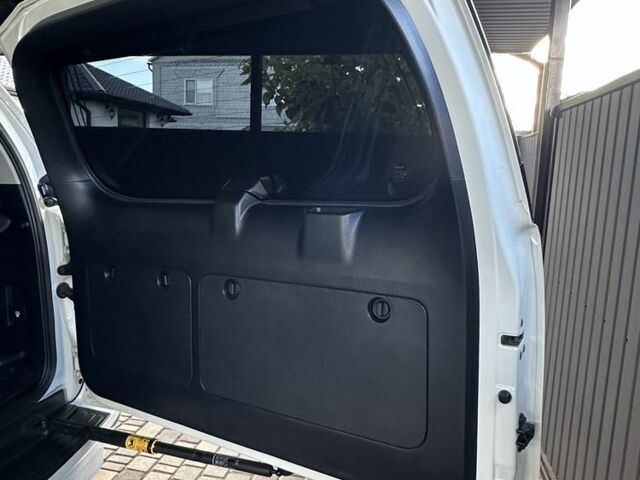 Білий Тойота Ленд Крузер Прадо 150, об'ємом двигуна 2.8 л та пробігом 101 тис. км за 40000 $, фото 21 на Automoto.ua