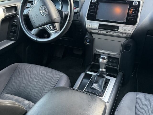 Белый Тойота Ленд Крузер Прадо 150, объемом двигателя 2.8 л и пробегом 98 тыс. км за 35333 $, фото 7 на Automoto.ua