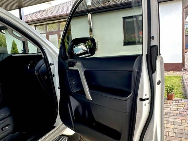 Білий Тойота Ленд Крузер Прадо 150, об'ємом двигуна 2.8 л та пробігом 101 тис. км за 40000 $, фото 15 на Automoto.ua